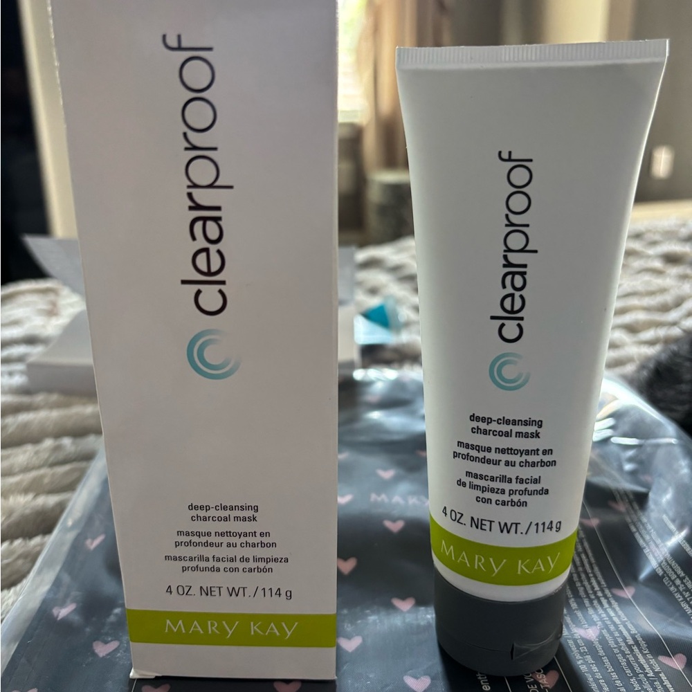 Mary Kay Clearproof Charcoal Mask - White and Green